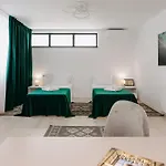 Stepo Sunset アパート *